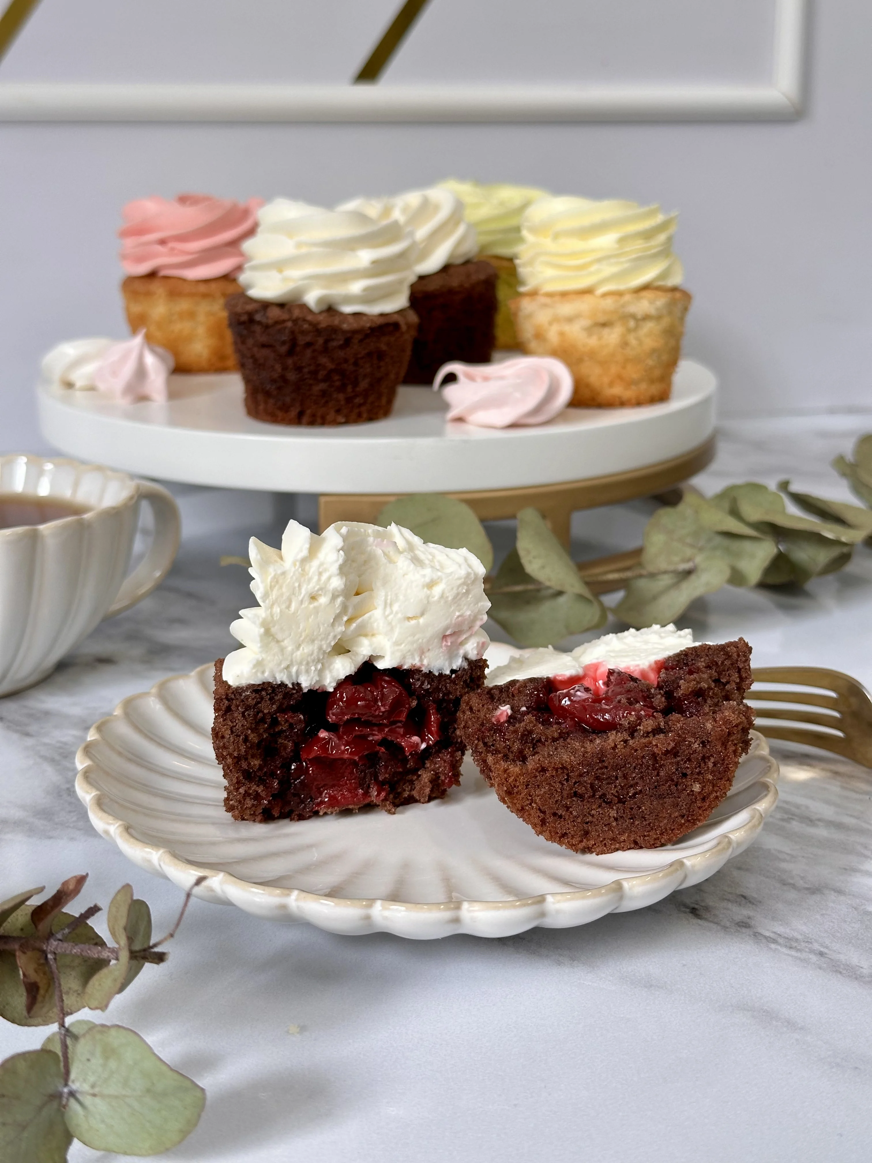 Cupcake Шоколадный с вишней