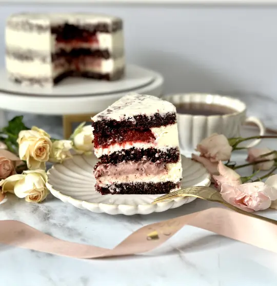 Пропитано, но не приторно - много начинки в кондитерской Cupcake Queen Пропитано, но не приторно - много начинки