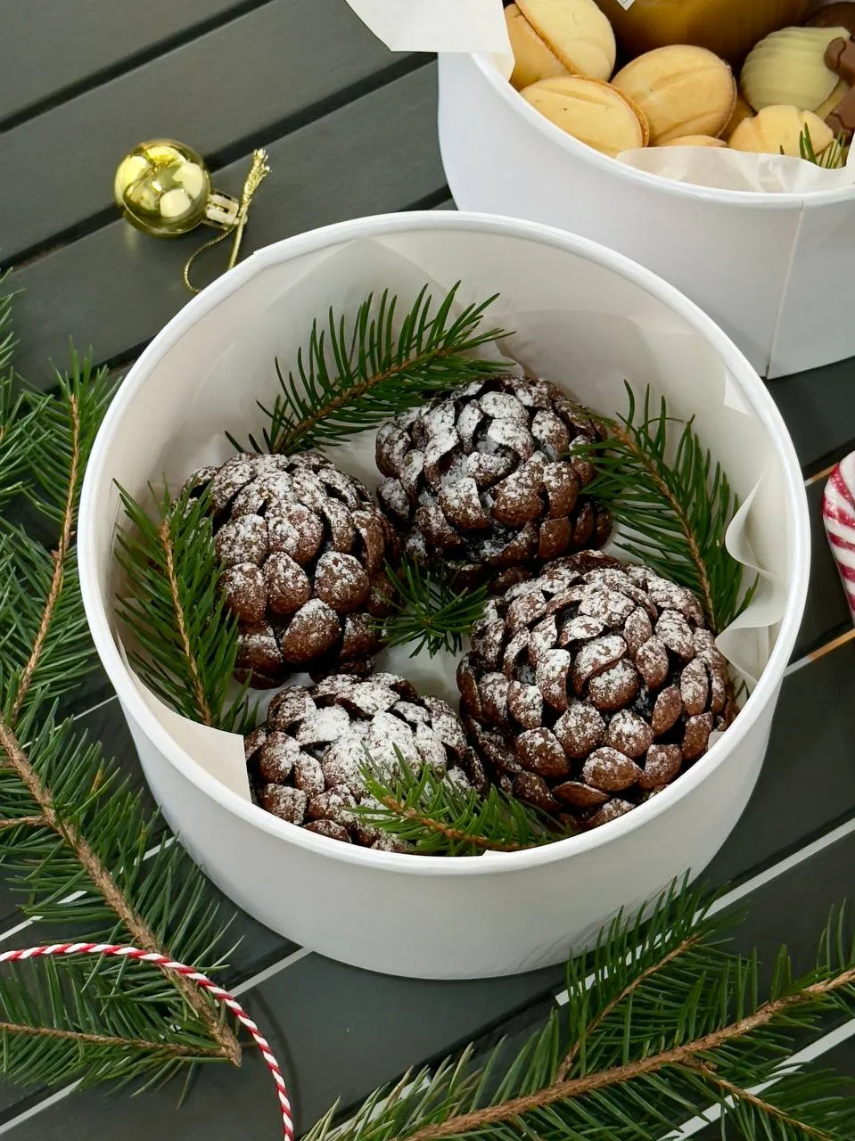 Пирожное шишка