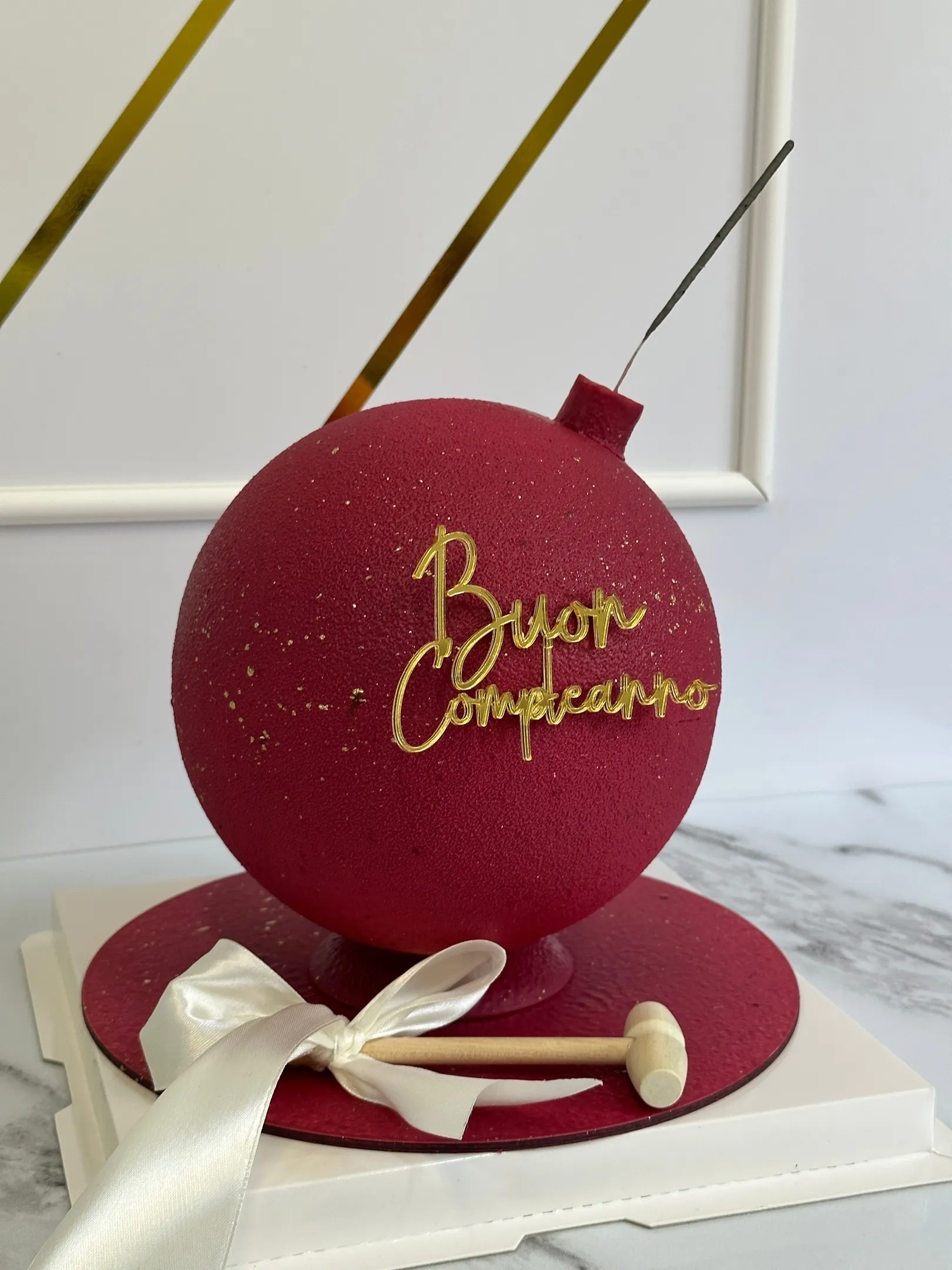 Купить Торт шар бомба в кондитерской Cupcake Queen Торт шар бомба