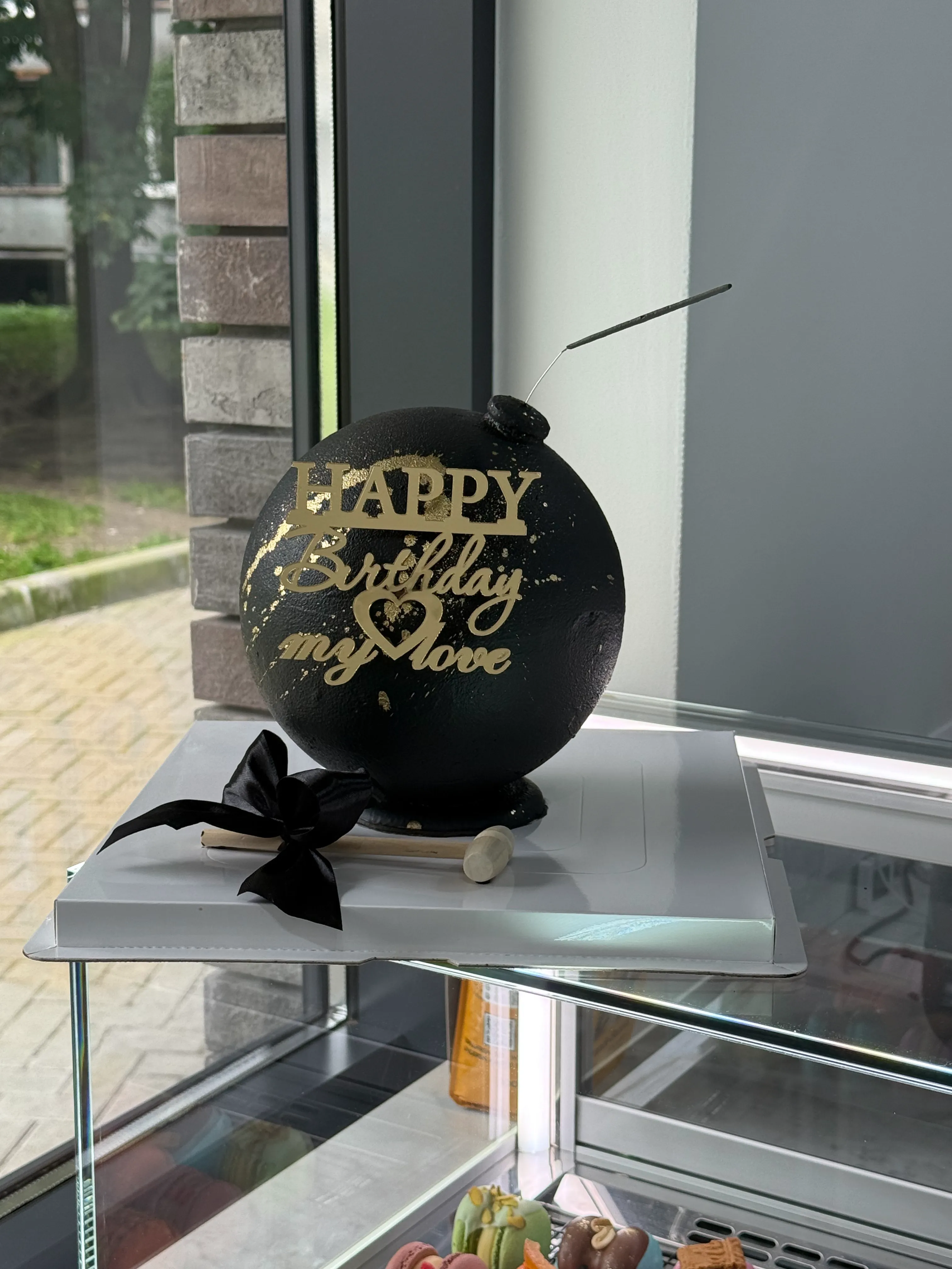 Торт шар бомба