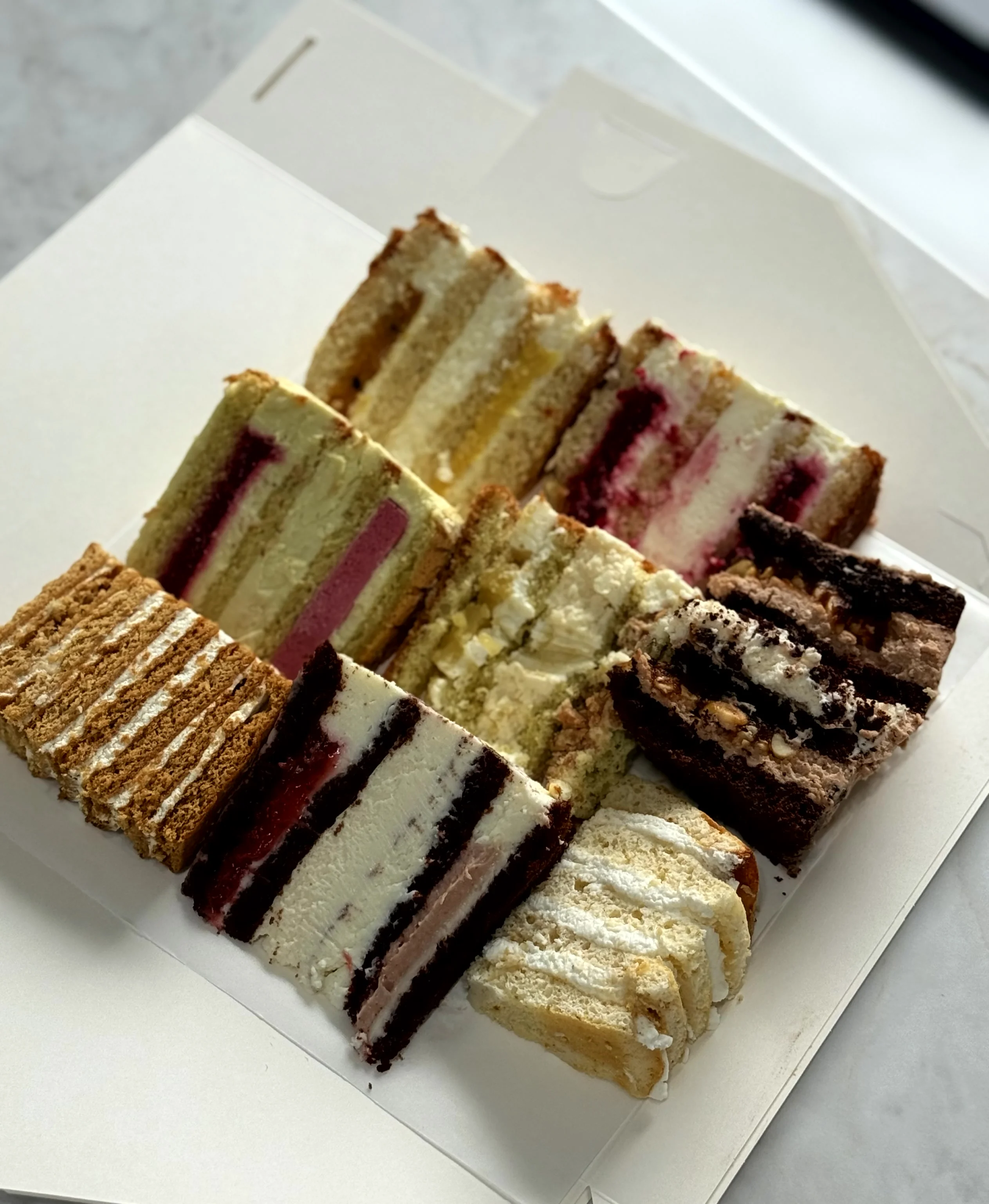 Набор кусочков тортов